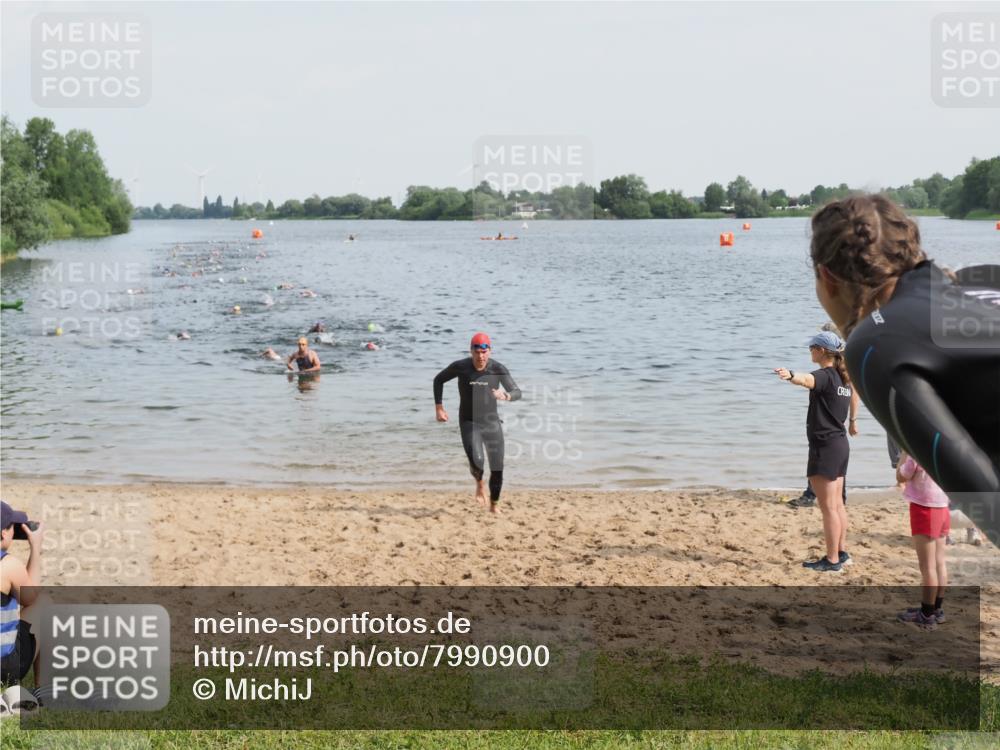 21.06.2025 - 27. Vierlanden-Triathlon MichiJ http://msf.ph/oto/7990900 15.06.2026 09:53:57 Schwimmen 307 meine-sportfotos.de