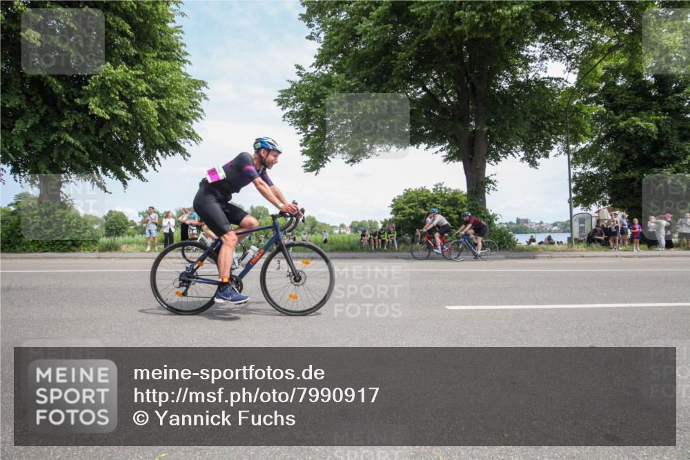 15.06.2025 - 7 Türme Triathlon Yannick Fuchs http://msf.ph/oto/7990917 15.06.2025 13:18:49 Radfahren 204, 223, 389, 533, 679, 718, 810, 811, 863, 1040, 1115 meine-sportfotos.de