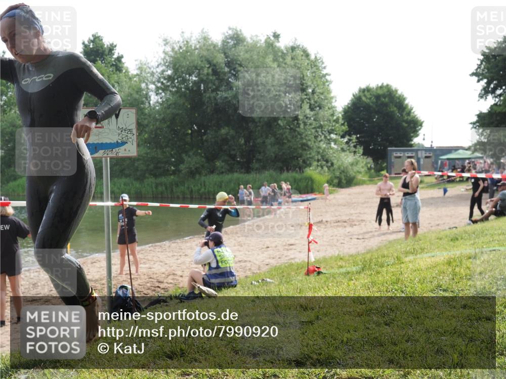 15.06.2025 - 27. Vierlanden-Triathlon KatJ http://msf.ph/oto/7990920 15.06.2025 09:12:03 Schwimmen 201, 215, 229, 245 meine-sportfotos.de
