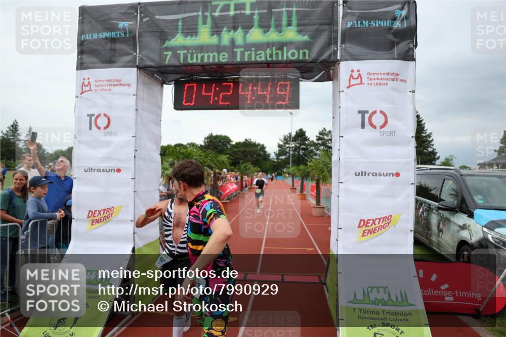 15.06.2025 - 7 Türme Triathlon Michael Strokosch http://msf.ph/oto/7990929 15.06.2025 14:24:49 Ziel 575, 764, 1021, 1046 meine-sportfotos.de