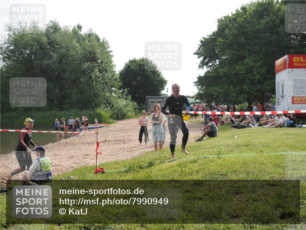 15.06.2025 - 27. Vierlanden-Triathlon KatJ http://msf.ph/oto/7990949 15.06.2025 09:12:06 Schwimmen 201, 215, 229 meine-sportfotos.de