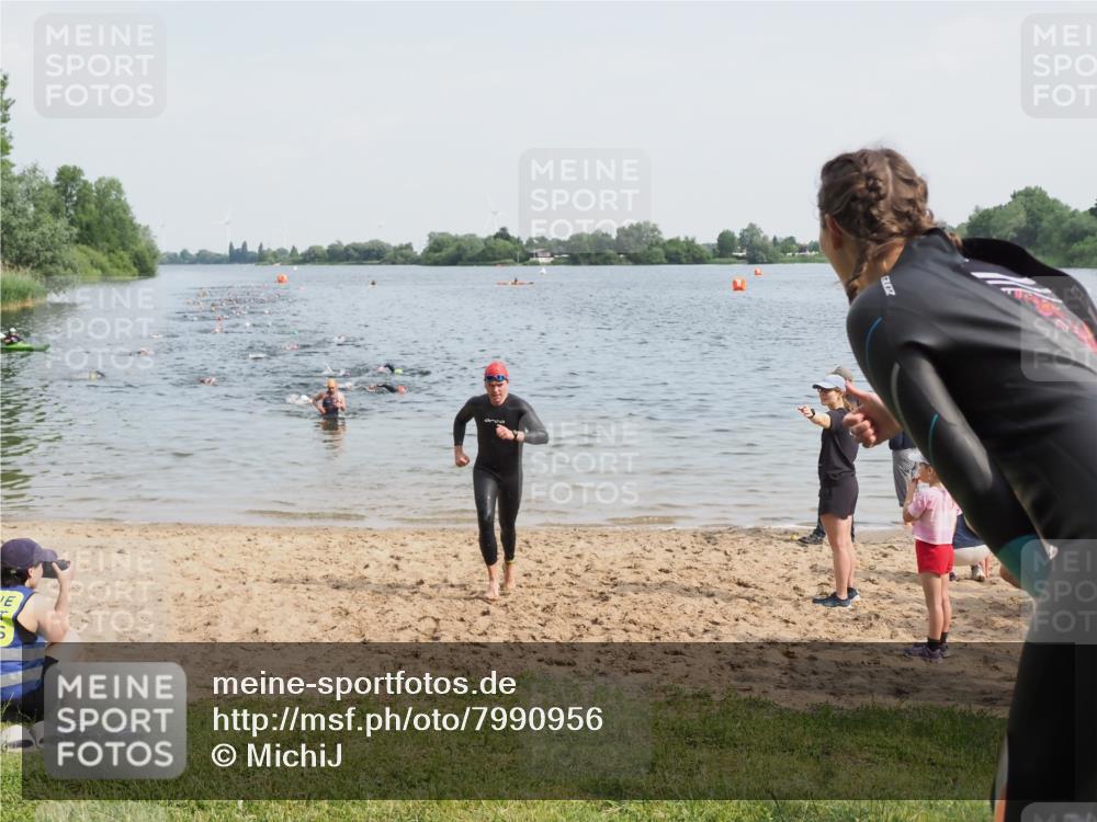 21.06.2025 - 27. Vierlanden-Triathlon MichiJ http://msf.ph/oto/7990956 15.06.2026 09:53:58 Schwimmen 267, 307 meine-sportfotos.de
