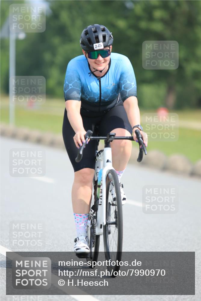 15.06.2025 - 27. Vierlanden-Triathlon H.Heesch http://msf.ph/oto/7990970 15.06.2025 09:55:00 Radfahren  meine-sportfotos.de