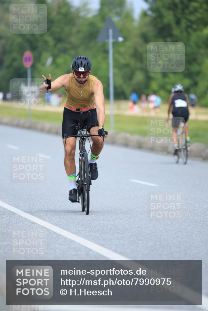 21.06.2025 - 27. Vierlanden-Triathlon H.Heesch http://msf.ph/oto/7990975 15.06.2025 11:53:59 Radfahren 754, 966 meine-sportfotos.de