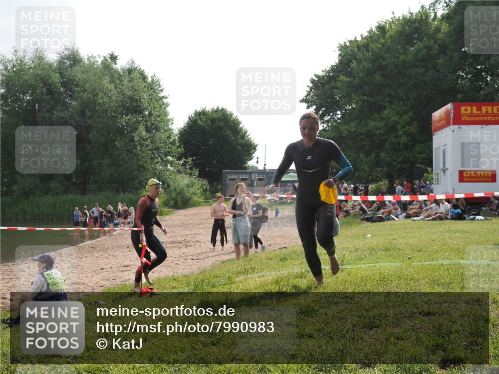 15.06.2025 - 27. Vierlanden-Triathlon KatJ http://msf.ph/oto/7990983 15.06.2025 09:12:07 Schwimmen 201, 215, 229 meine-sportfotos.de