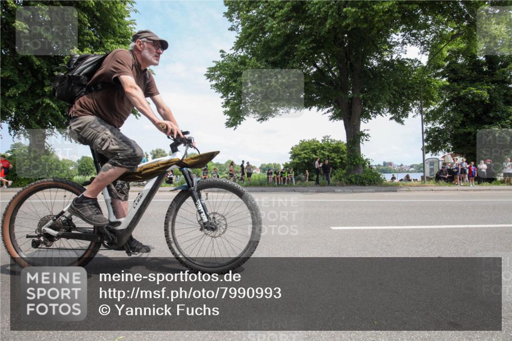 15.06.2025 - 7 Türme Triathlon Yannick Fuchs http://msf.ph/oto/7990993 15.06.2025 13:19:22 Radfahren 946, 1140 meine-sportfotos.de