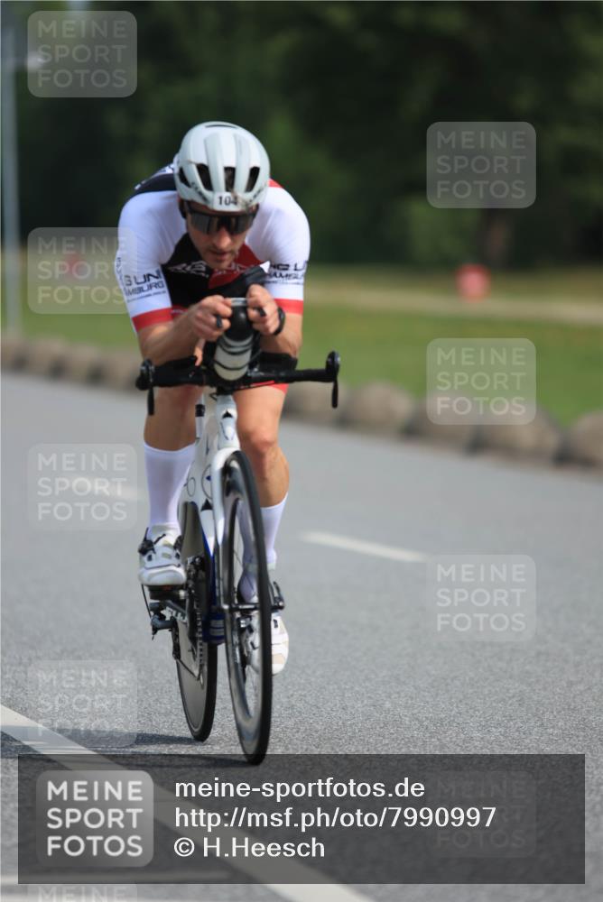 15.06.2025 - 27. Vierlanden-Triathlon H.Heesch http://msf.ph/oto/7990997 15.06.2025 09:55:12 Radfahren 104, 219, 224 meine-sportfotos.de