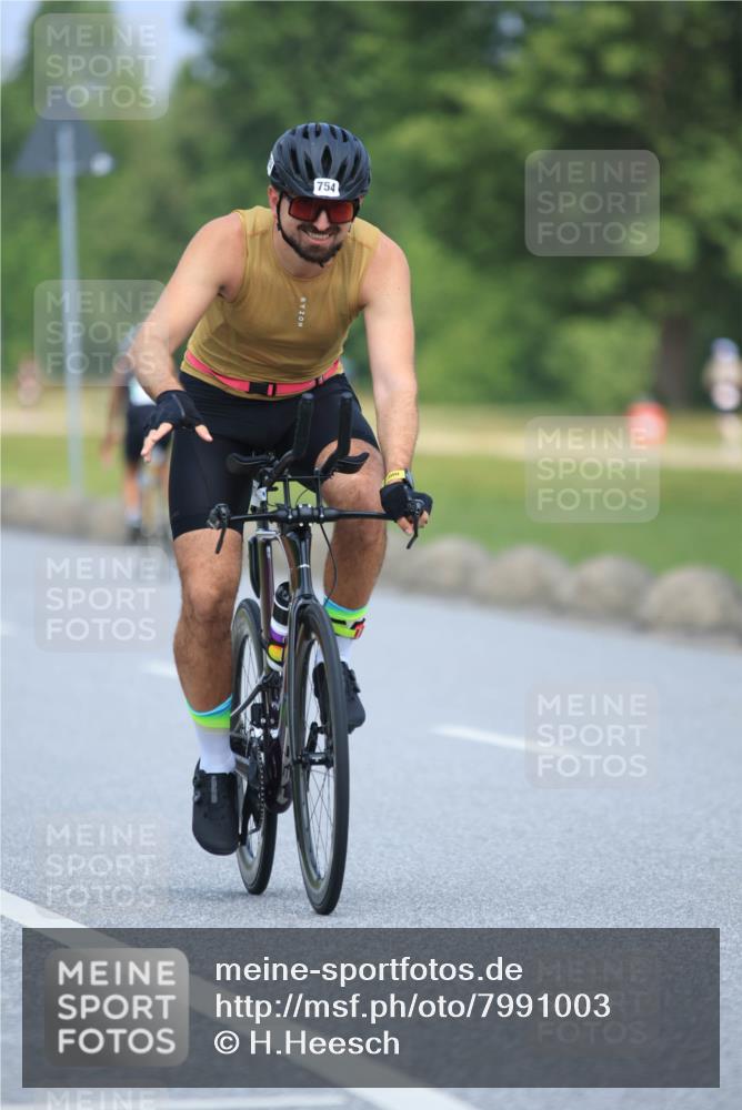 21.06.2025 - 27. Vierlanden-Triathlon H.Heesch http://msf.ph/oto/7991003 15.06.2025 11:53:59 Radfahren 754, 966 meine-sportfotos.de