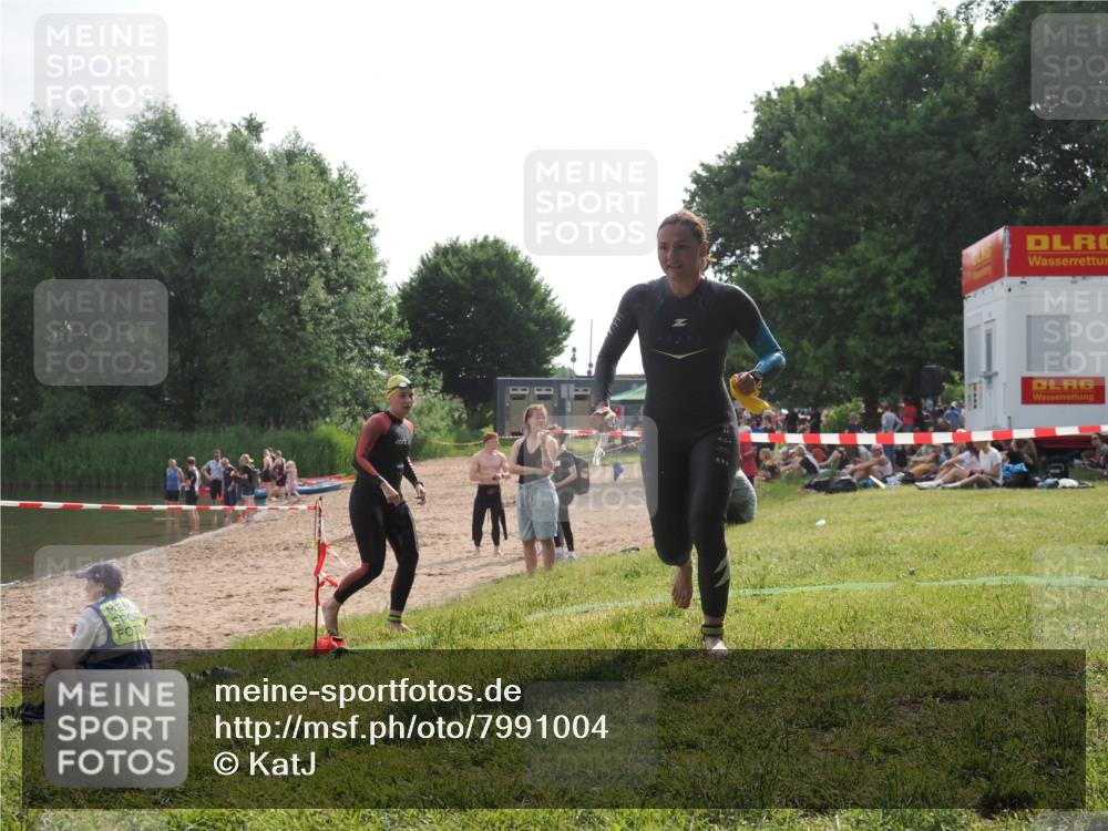15.06.2025 - 27. Vierlanden-Triathlon KatJ http://msf.ph/oto/7991004 15.06.2025 09:12:07 Schwimmen 201, 215, 229 meine-sportfotos.de