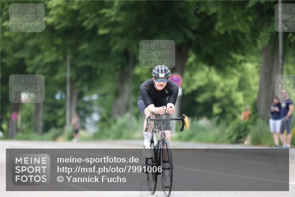 15.06.2025 - 7 Türme Triathlon Yannick Fuchs http://msf.ph/oto/7991006 15.06.2025 11:56:24 Radfahren 211, 303 meine-sportfotos.de
