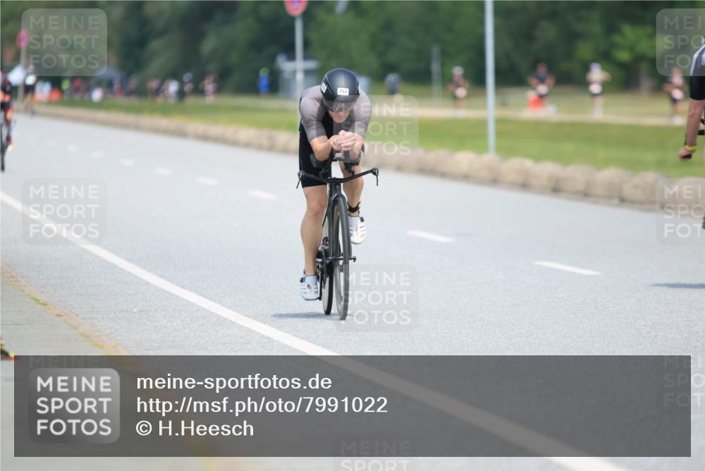 21.06.2025 - 27. Vierlanden-Triathlon H.Heesch http://msf.ph/oto/7991022 15.06.2025 11:54:18 Radfahren 726, 753, 816, 874 meine-sportfotos.de