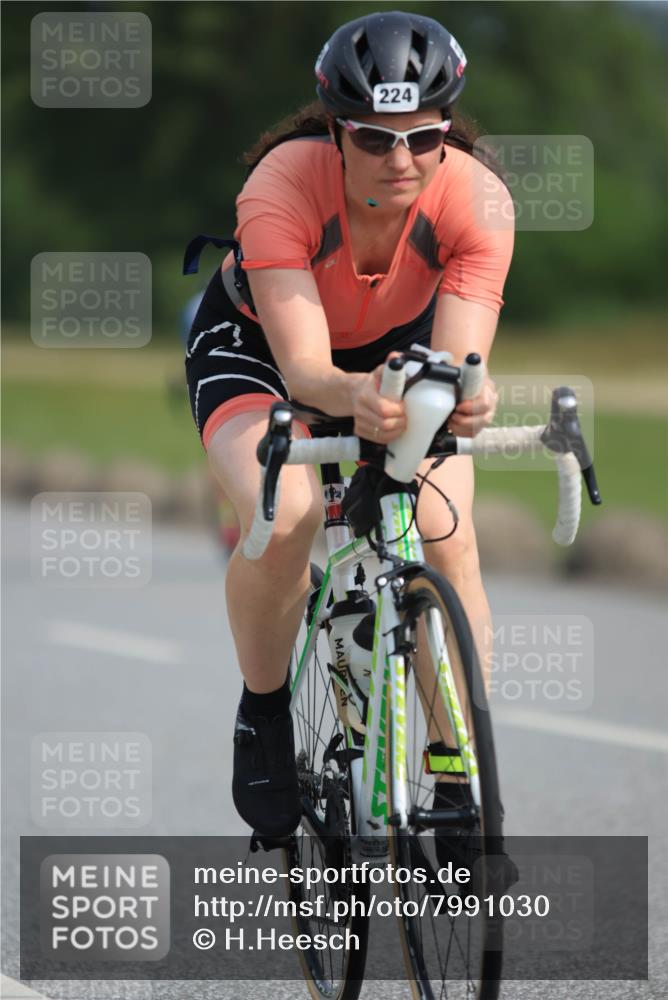 15.06.2025 - 27. Vierlanden-Triathlon H.Heesch http://msf.ph/oto/7991030 15.06.2025 09:55:15 Radfahren 104, 224 meine-sportfotos.de