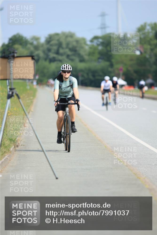 15.06.2025 - 27. Vierlanden-Triathlon H.Heesch http://msf.ph/oto/7991037 15.06.2025 09:55:30 Radfahren  meine-sportfotos.de