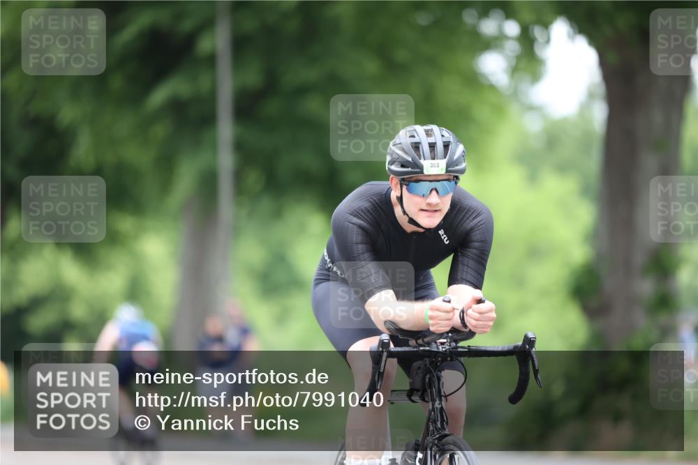 15.06.2025 - 7 Türme Triathlon Yannick Fuchs http://msf.ph/oto/7991040 15.06.2025 11:56:25 Radfahren 211, 303 meine-sportfotos.de