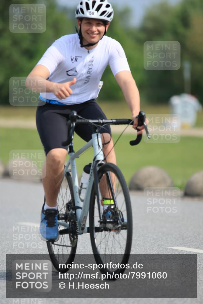 15.06.2025 - 27. Vierlanden-Triathlon H.Heesch http://msf.ph/oto/7991060 15.06.2025 09:55:40 Radfahren 2, 5, 58, 237 meine-sportfotos.de