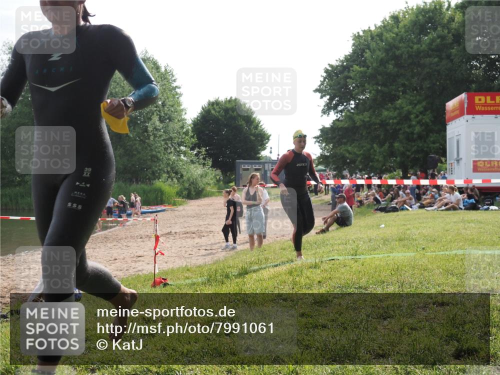 15.06.2025 - 27. Vierlanden-Triathlon KatJ http://msf.ph/oto/7991061 15.06.2025 09:12:08 Schwimmen 201, 215, 229 meine-sportfotos.de