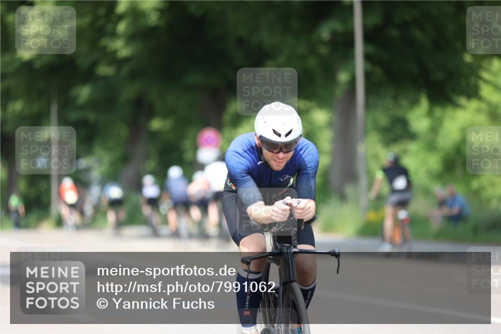 15.06.2025 - 7 Türme Triathlon Yannick Fuchs http://msf.ph/oto/7991062 15.06.2025 13:04:20 Radfahren 271, 333, 815, 875, 1059, 1063, 1088, 1097 meine-sportfotos.de