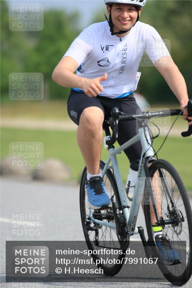 15.06.2025 - 27. Vierlanden-Triathlon H.Heesch http://msf.ph/oto/7991067 15.06.2025 09:55:40 Radfahren 2, 5, 58, 237 meine-sportfotos.de