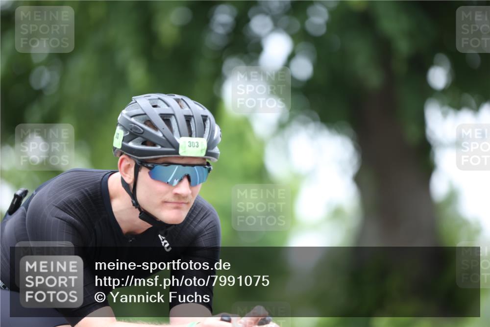 15.06.2025 - 7 Türme Triathlon Yannick Fuchs http://msf.ph/oto/7991075 15.06.2025 11:56:26 Radfahren 211, 303 meine-sportfotos.de