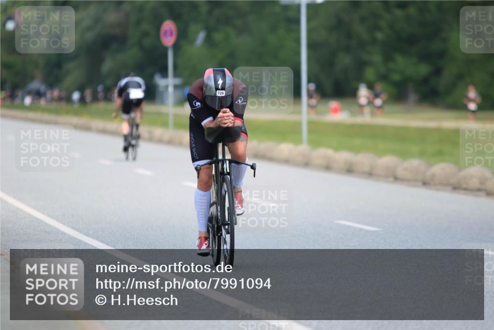 21.06.2025 - 27. Vierlanden-Triathlon H.Heesch http://msf.ph/oto/7991094 15.06.2025 11:54:23 Radfahren 726, 753, 816, 860 meine-sportfotos.de