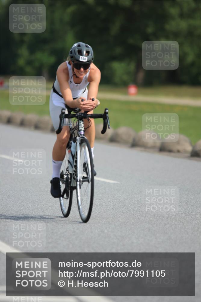 15.06.2025 - 27. Vierlanden-Triathlon H.Heesch http://msf.ph/oto/7991105 15.06.2025 09:55:51 Radfahren 198, 229 meine-sportfotos.de