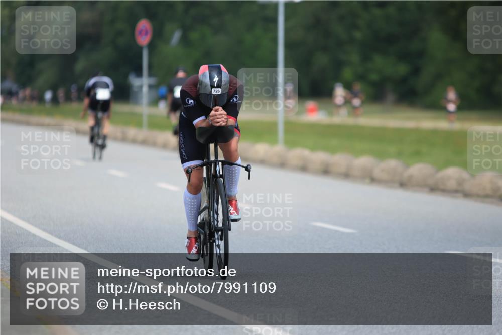 21.06.2025 - 27. Vierlanden-Triathlon H.Heesch http://msf.ph/oto/7991109 15.06.2025 11:54:23 Radfahren 726, 753, 816, 860 meine-sportfotos.de