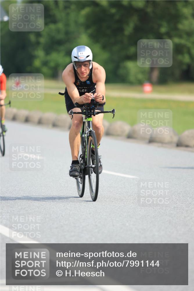 15.06.2025 - 27. Vierlanden-Triathlon H.Heesch http://msf.ph/oto/7991144 15.06.2025 09:56:05 Radfahren 11, 12, 59, 191, 250 meine-sportfotos.de
