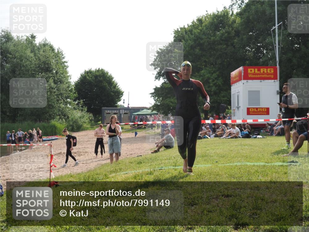 15.06.2025 - 27. Vierlanden-Triathlon KatJ http://msf.ph/oto/7991149 15.06.2025 09:12:10 Schwimmen 201, 215, 229 meine-sportfotos.de
