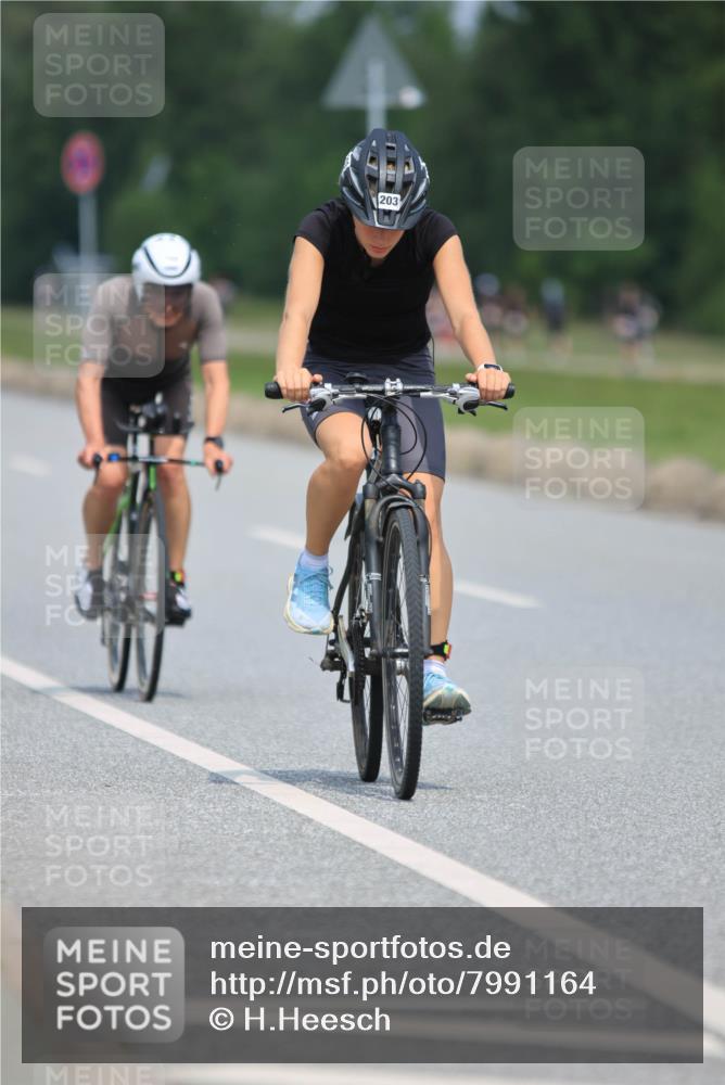 21.06.2025 - 27. Vierlanden-Triathlon H.Heesch http://msf.ph/oto/7991164 15.06.2025 11:55:13 Radfahren 203, 780, 799, 835, 970, 982 meine-sportfotos.de