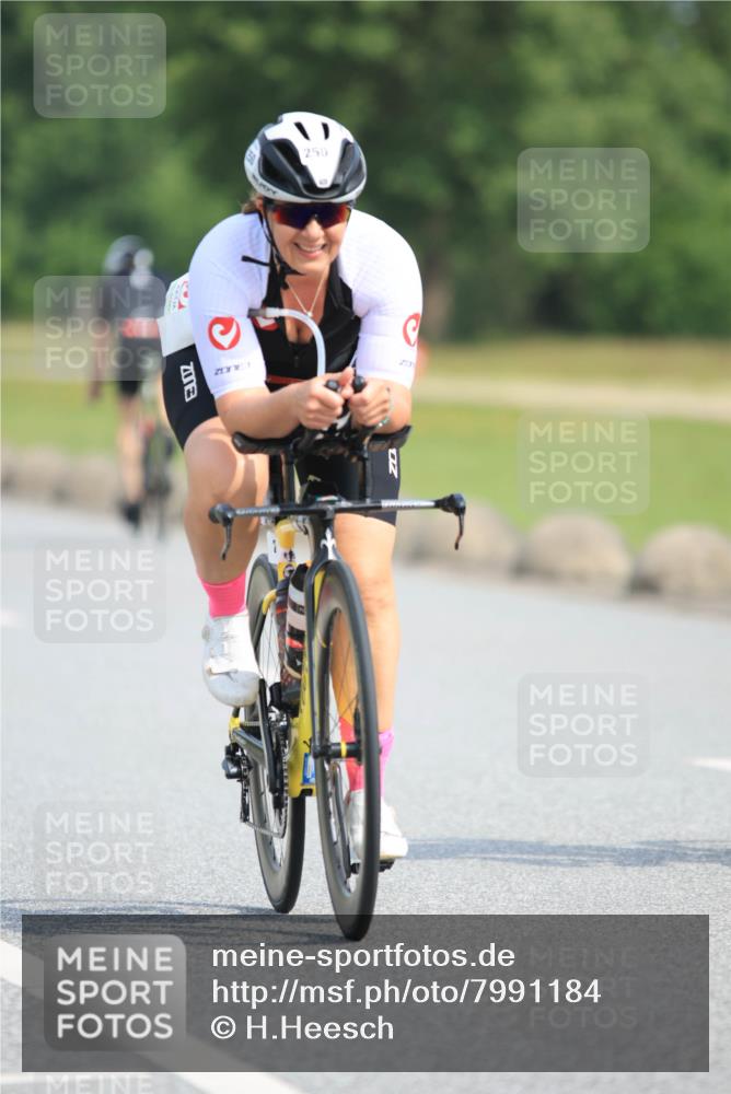 15.06.2025 - 27. Vierlanden-Triathlon H.Heesch http://msf.ph/oto/7991184 15.06.2025 09:56:07 Radfahren 9, 11, 45, 59, 191, 250 meine-sportfotos.de