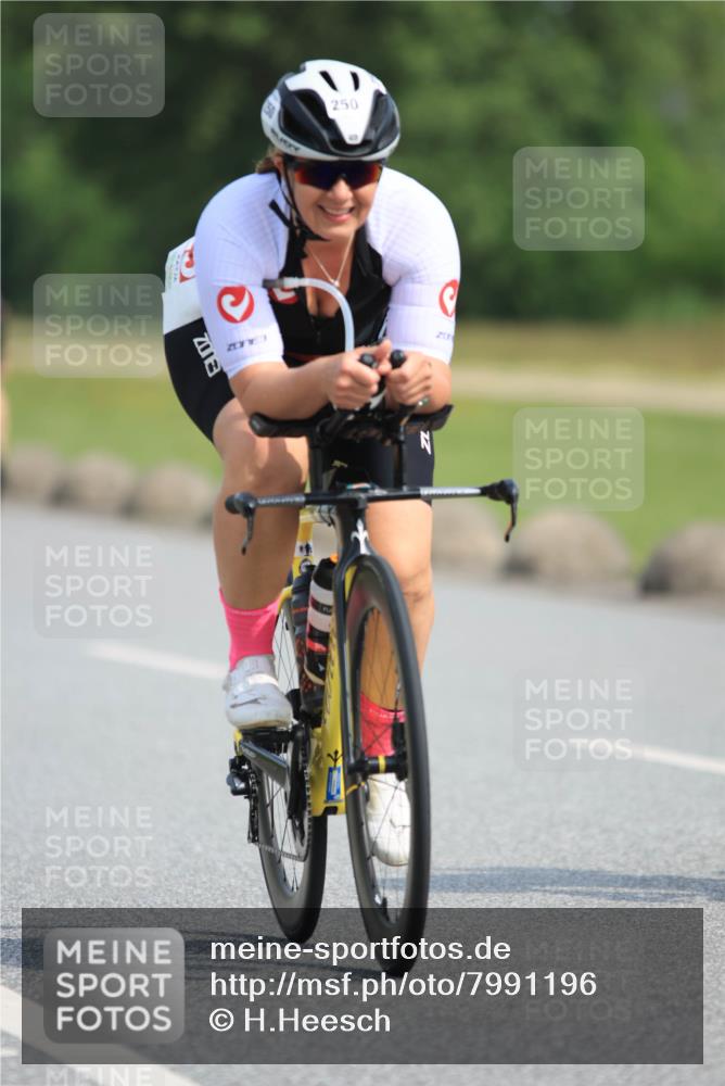 15.06.2025 - 27. Vierlanden-Triathlon H.Heesch http://msf.ph/oto/7991196 15.06.2025 09:56:07 Radfahren 9, 11, 45, 59, 191, 250 meine-sportfotos.de