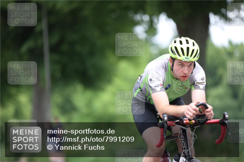 15.06.2025 - 7 Türme Triathlon Yannick Fuchs http://msf.ph/oto/7991209 15.06.2025 11:57:08 Radfahren 234 meine-sportfotos.de
