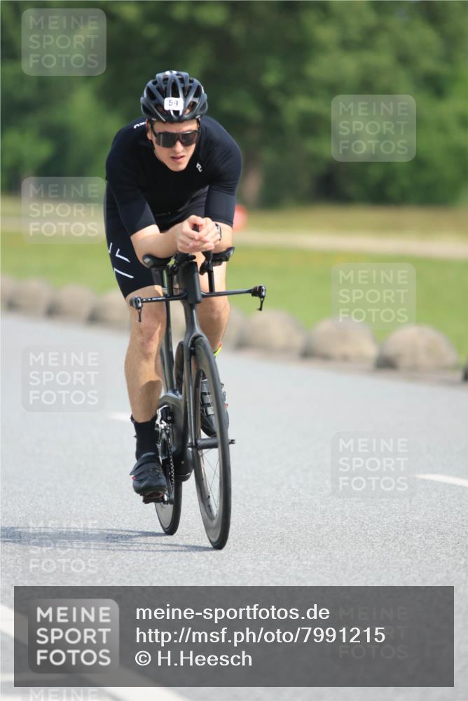 15.06.2025 - 27. Vierlanden-Triathlon H.Heesch http://msf.ph/oto/7991215 15.06.2025 09:56:09 Radfahren 9, 11, 45, 59, 77, 191, 250 meine-sportfotos.de