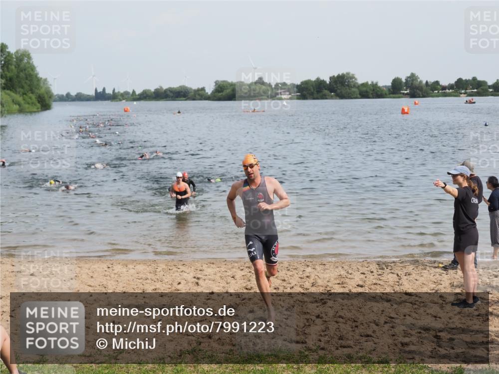 21.06.2025 - 27. Vierlanden-Triathlon MichiJ http://msf.ph/oto/7991223 15.06.2026 09:54:06 Schwimmen 267, 307, 356 meine-sportfotos.de