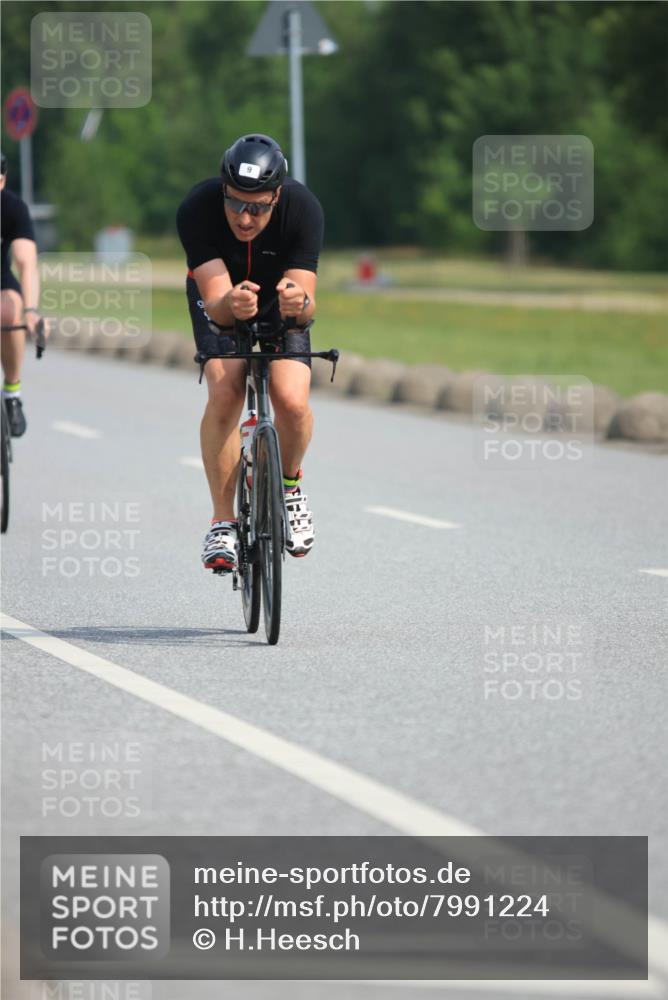 15.06.2025 - 27. Vierlanden-Triathlon H.Heesch http://msf.ph/oto/7991224 15.06.2025 09:56:13 Radfahren 9, 45, 59, 77, 111, 132 meine-sportfotos.de