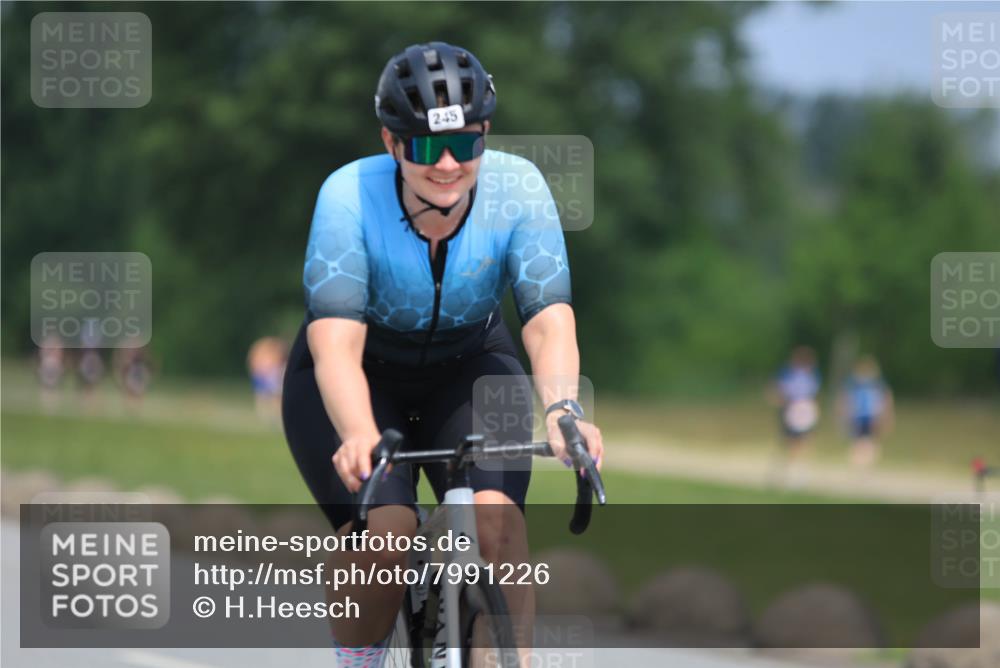 21.06.2025 - 27. Vierlanden-Triathlon H.Heesch http://msf.ph/oto/7991226 15.06.2025 11:55:23 Radfahren 835, 920, 960, 962, 982 meine-sportfotos.de