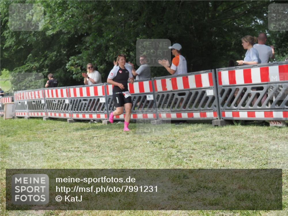 21.06.2025 - 27. Vierlanden-Triathlon KatJ http://msf.ph/oto/7991231 15.06.2025 12:31:37 Laufen  meine-sportfotos.de