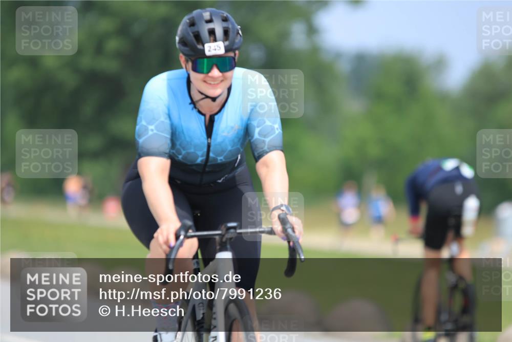 21.06.2025 - 27. Vierlanden-Triathlon H.Heesch http://msf.ph/oto/7991236 15.06.2025 11:55:23 Radfahren 835, 920, 960, 962, 982 meine-sportfotos.de