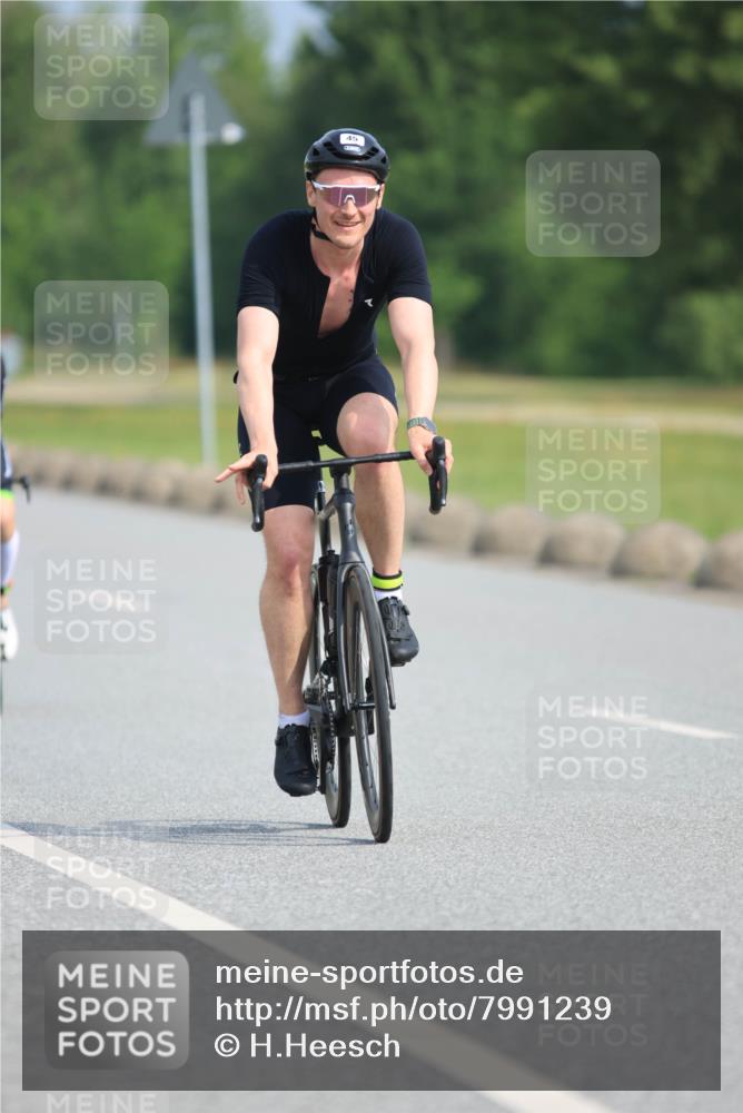 15.06.2025 - 27. Vierlanden-Triathlon H.Heesch http://msf.ph/oto/7991239 15.06.2025 09:56:14 Radfahren 9, 45, 77, 111, 132 meine-sportfotos.de