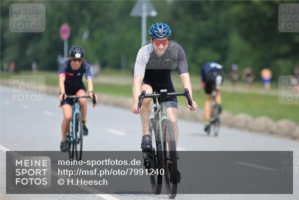 21.06.2025 - 27. Vierlanden-Triathlon H.Heesch http://msf.ph/oto/7991240 15.06.2025 11:55:25 Radfahren 920, 960, 962, 982 meine-sportfotos.de