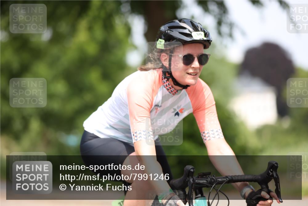 15.06.2025 - 7 Türme Triathlon Yannick Fuchs http://msf.ph/oto/7991246 15.06.2025 13:04:33 Radfahren 379, 816 meine-sportfotos.de