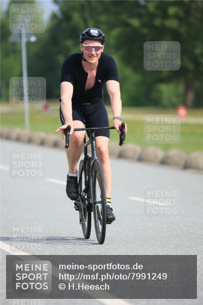 15.06.2025 - 27. Vierlanden-Triathlon H.Heesch http://msf.ph/oto/7991249 15.06.2025 09:56:14 Radfahren 9, 45, 77, 111, 132 meine-sportfotos.de