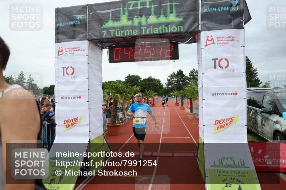 15.06.2025 - 7 Türme Triathlon Michael Strokosch http://msf.ph/oto/7991254 15.06.2025 14:25:12 Ziel 380, 977, 1030 meine-sportfotos.de