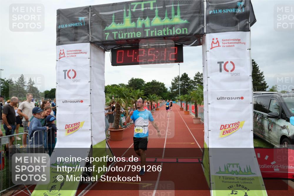 15.06.2025 - 7 Türme Triathlon Michael Strokosch http://msf.ph/oto/7991266 15.06.2025 14:25:12 Ziel 380, 977, 1030 meine-sportfotos.de