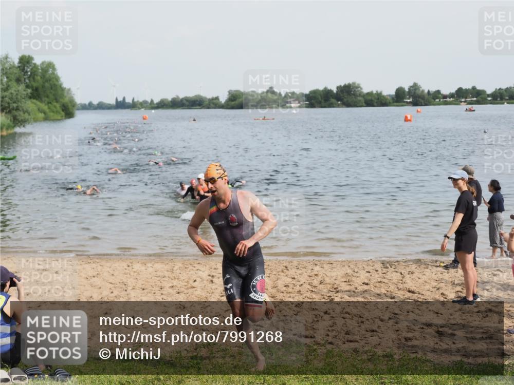 21.06.2025 - 27. Vierlanden-Triathlon MichiJ http://msf.ph/oto/7991268 15.06.2026 09:54:07 Schwimmen 267, 302, 356 meine-sportfotos.de