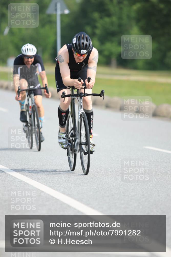 15.06.2025 - 27. Vierlanden-Triathlon H.Heesch http://msf.ph/oto/7991282 15.06.2025 09:56:19 Radfahren 45, 77, 111, 132 meine-sportfotos.de