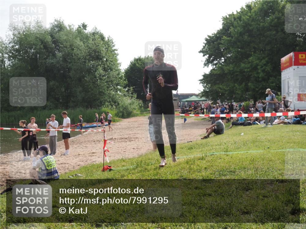 15.06.2025 - 27. Vierlanden-Triathlon KatJ http://msf.ph/oto/7991295 15.06.2025 09:13:37 Schwimmen 237 meine-sportfotos.de