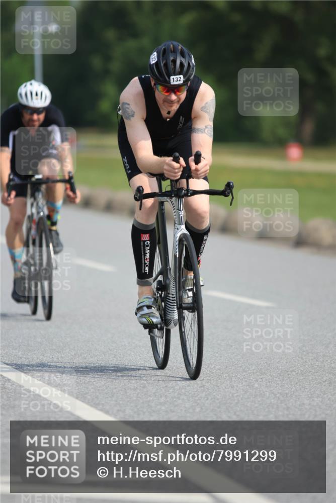 15.06.2025 - 27. Vierlanden-Triathlon H.Heesch http://msf.ph/oto/7991299 15.06.2025 09:56:20 Radfahren 77, 111, 132, 218 meine-sportfotos.de