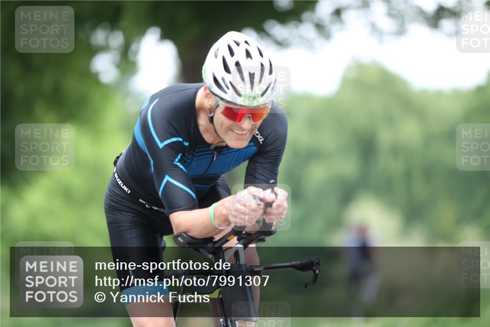 15.06.2025 - 7 Türme Triathlon Yannick Fuchs http://msf.ph/oto/7991307 15.06.2025 11:57:16 Radfahren 218 meine-sportfotos.de