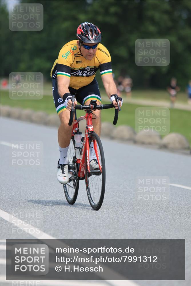 21.06.2025 - 27. Vierlanden-Triathlon H.Heesch http://msf.ph/oto/7991312 15.06.2025 11:55:32 Radfahren 739 meine-sportfotos.de